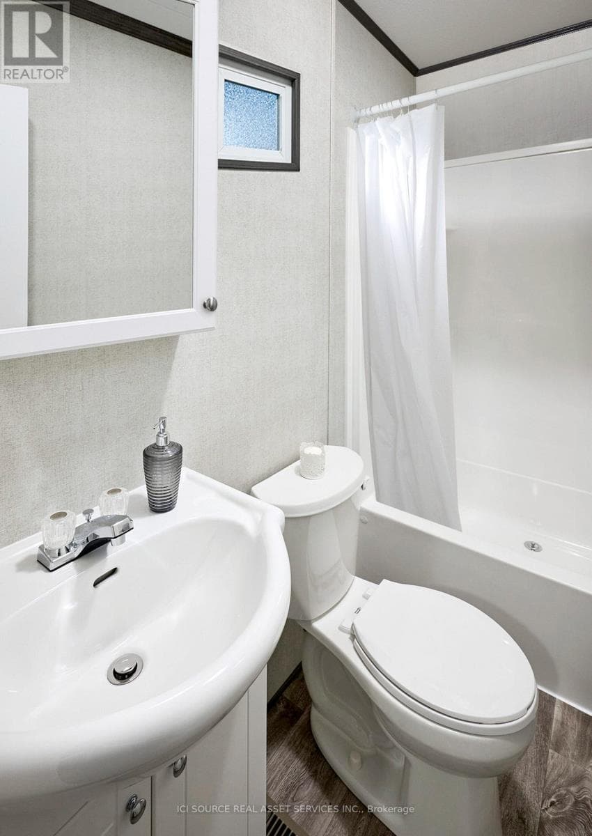 GETAWAY 2 - 1082 SHAMROCK MARINA ROAD, Toronto — photo 5