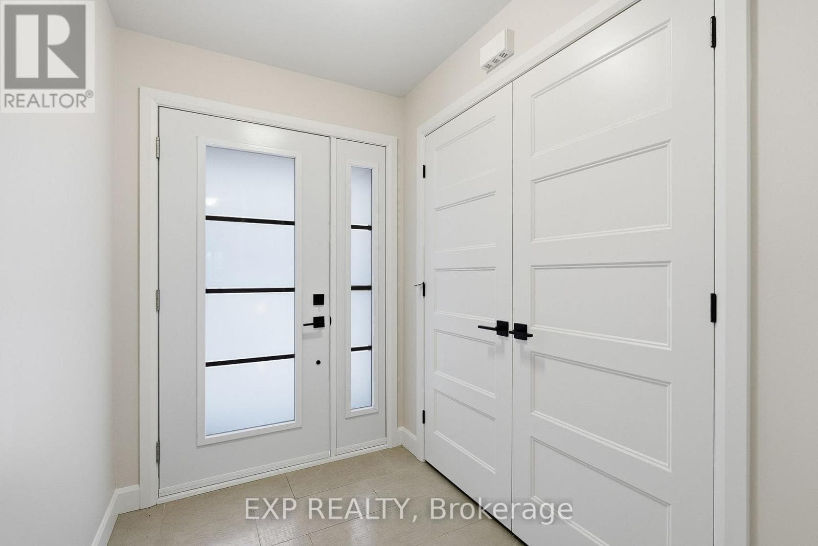 140 ELIZABETH CRESCENT, Ottawa — photo 2
