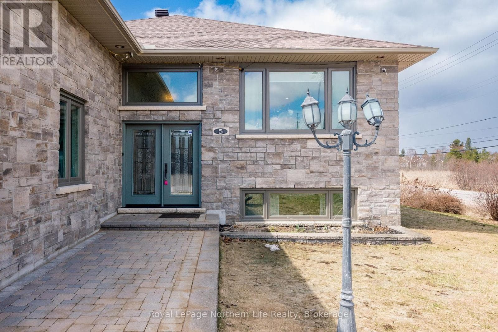 5 SUGARBUSH STREET, North Bay — photo 4