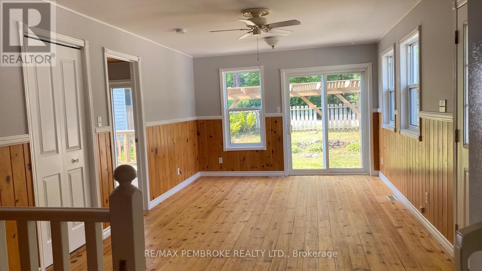 53 HURON STREET, Renfrew County — photo 2