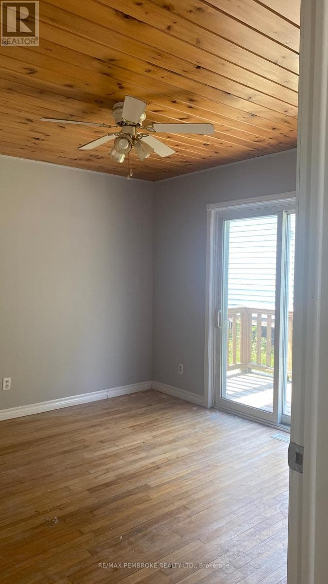 53 HURON STREET, Renfrew County — photo 5