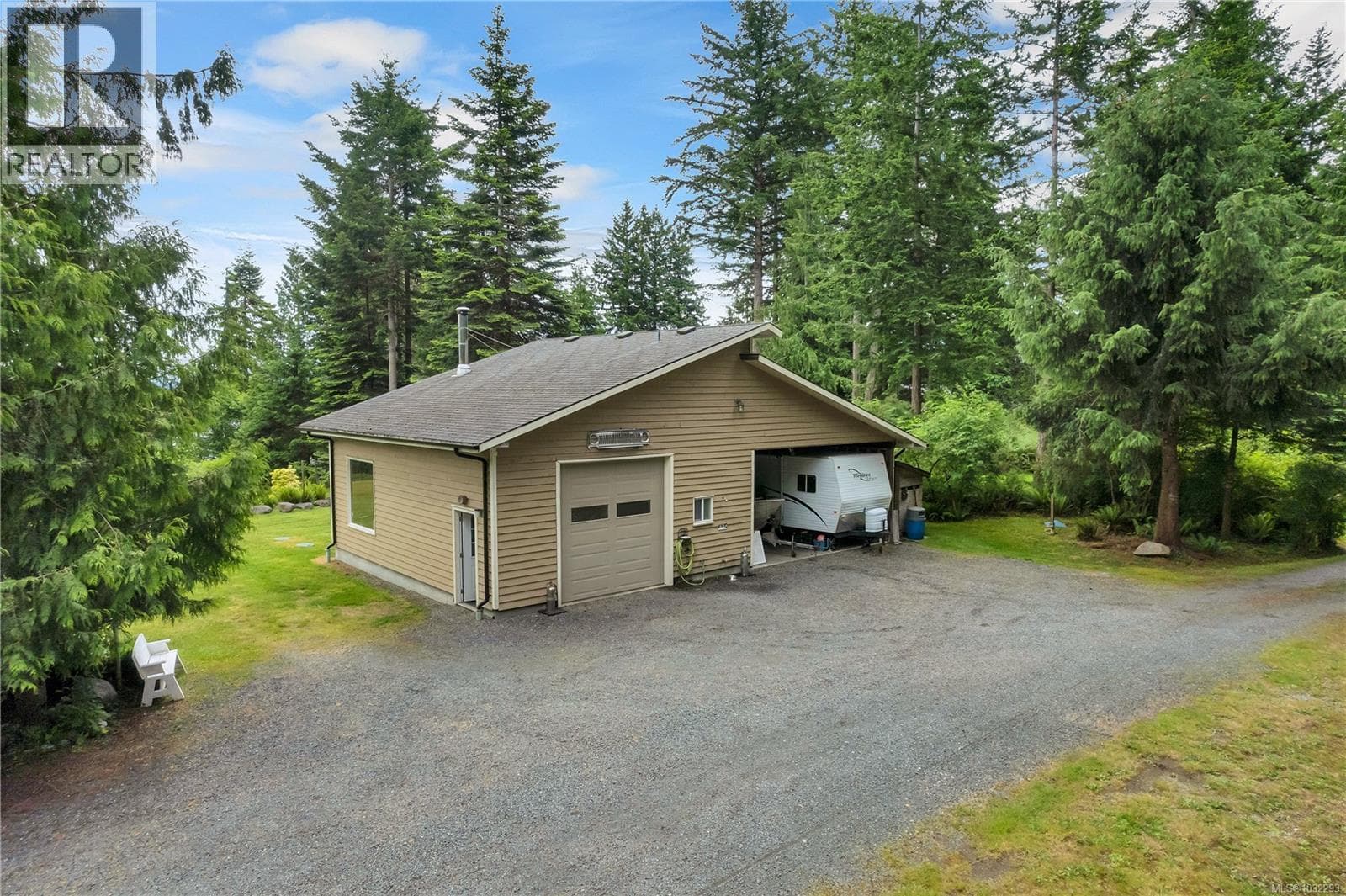 620 VALPY ROAD, Vancouver Island — photo 3