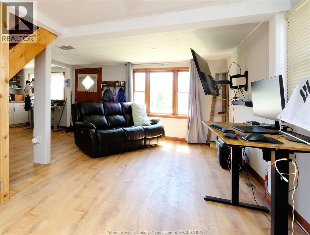 31 Maidstone AVENUE East, Windsor — photo 4