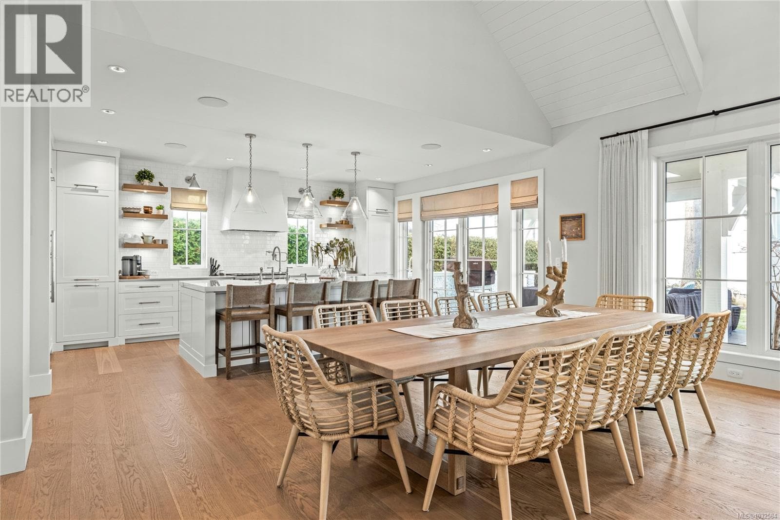 891 Bluffs Dr, Vancouver Island — photo 5