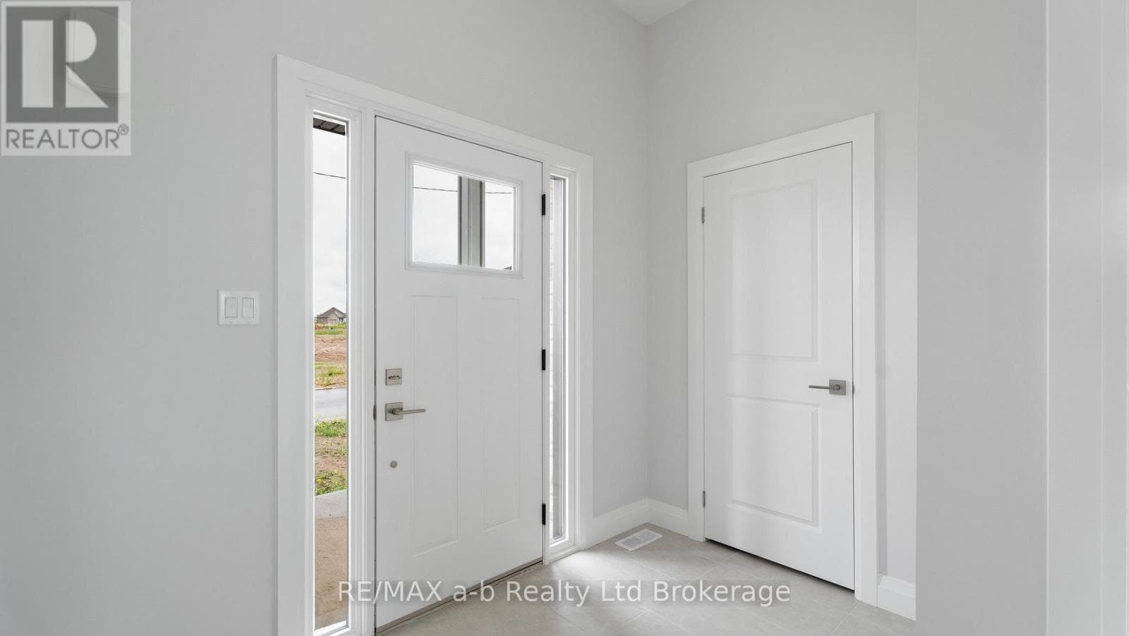 99 CAYLEY STREET, Woodstock-Ingersoll-Tillsonburg — photo 2