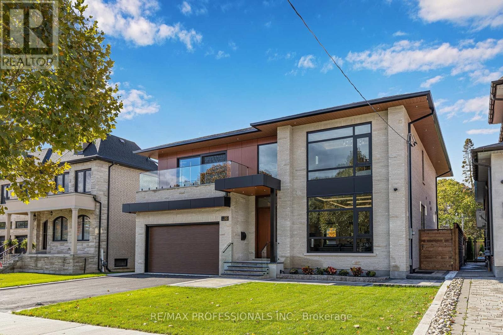 122 ASHBOURNE DRIVE, Toronto — photo 2
