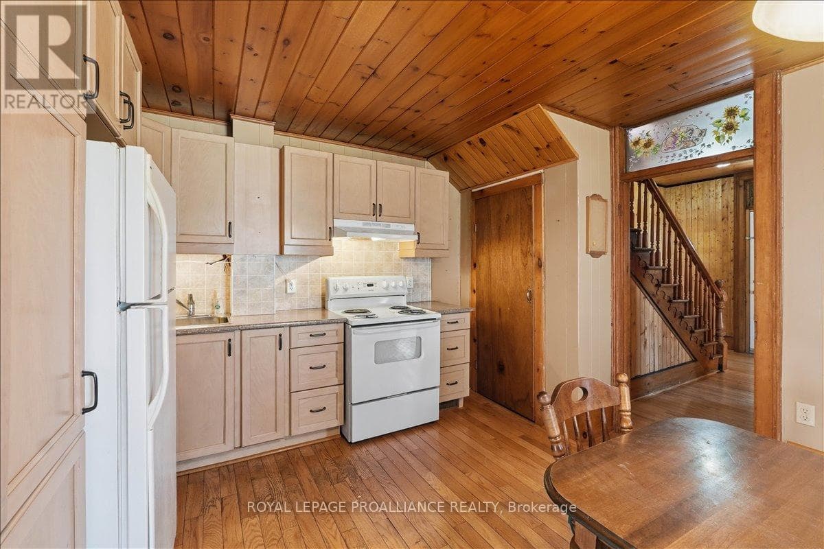 211 COLBORNE STREET, Central Lakes — photo 3