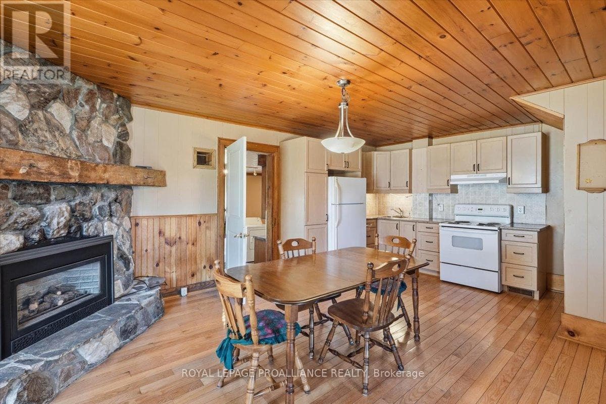 211 COLBORNE STREET, Central Lakes — photo 5