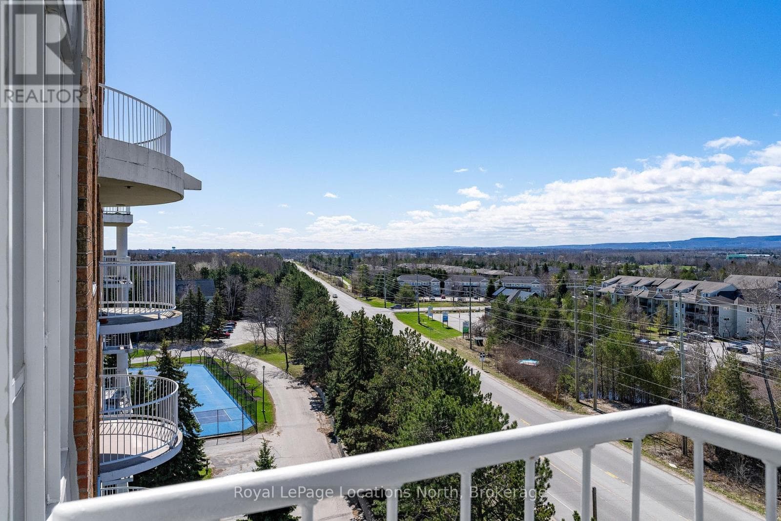 901 - 24 RAMBLINGS WAY, OnePoint — photo 4