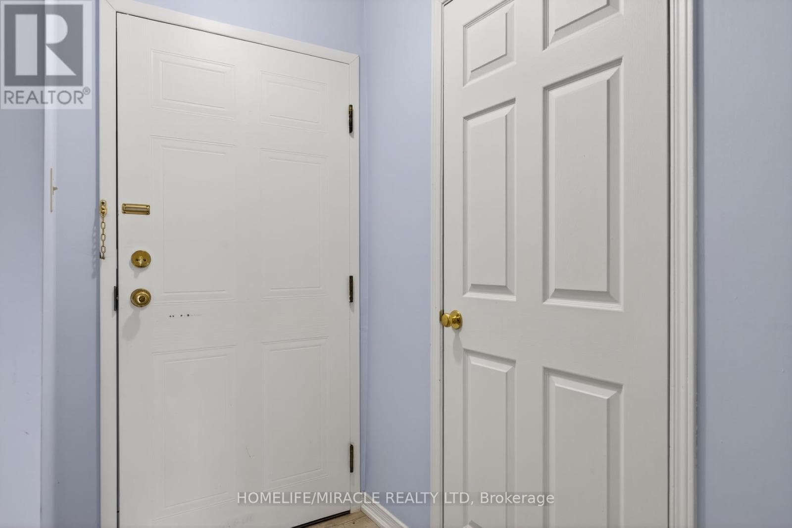 32 - 36 CHAMPLAIN CRESCENT, Toronto — photo 5