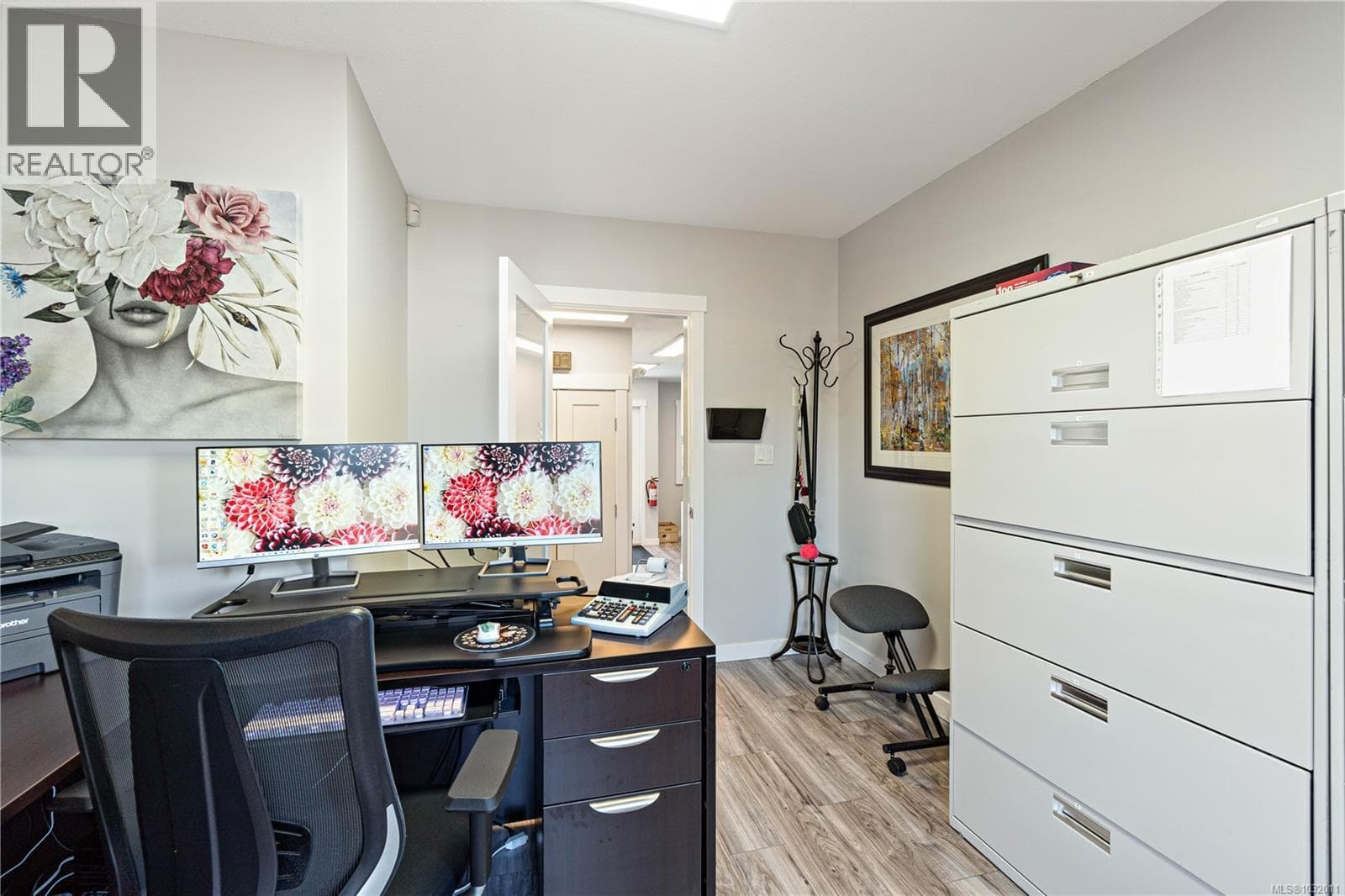 145 Hirst Ave, Vancouver Island — photo 4