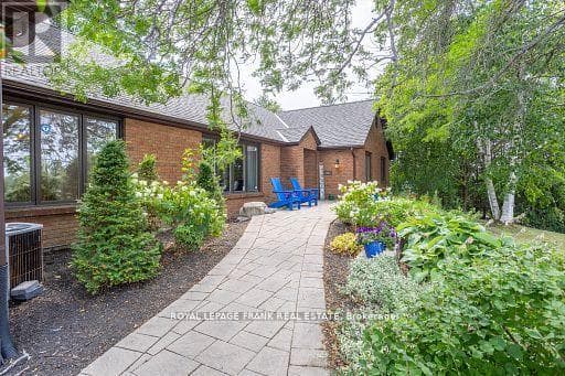 1887 CAMPBELL AVENUE, Central Lakes — photo 4