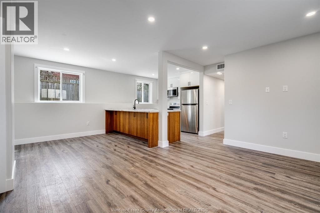 36 Victoria AVENUE South, Windsor — photo 3