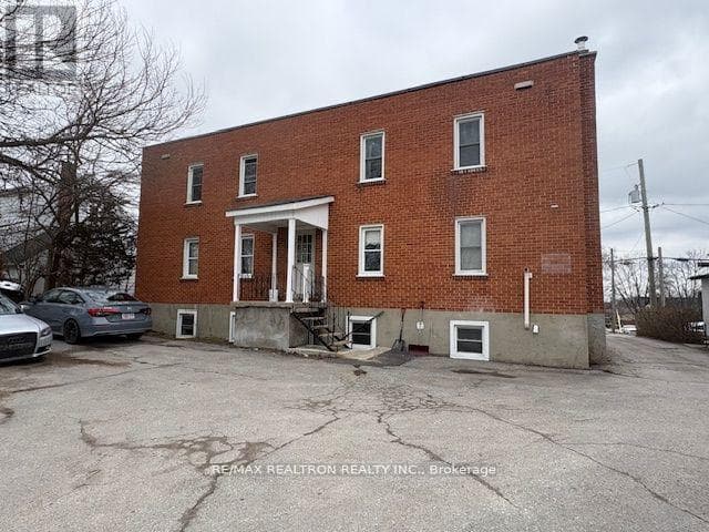 28 MCCOLL STREET, Toronto — photo 3