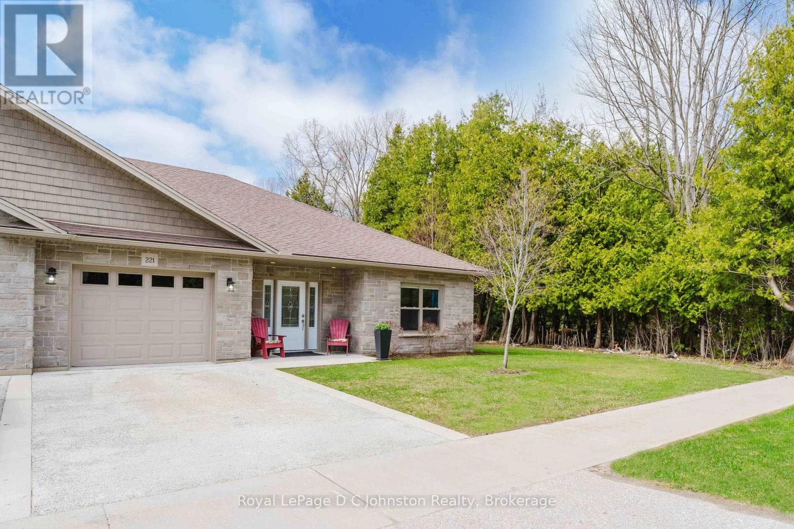 221 GRENVILLE STREET S in 