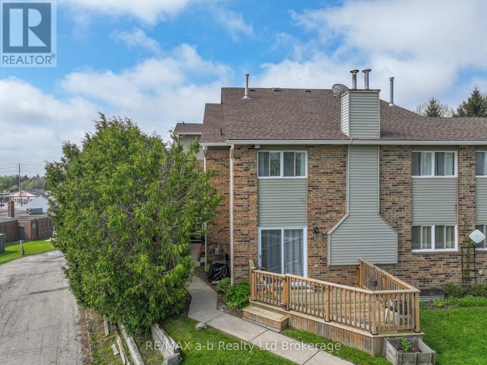 8 19 WREN COURT in 
