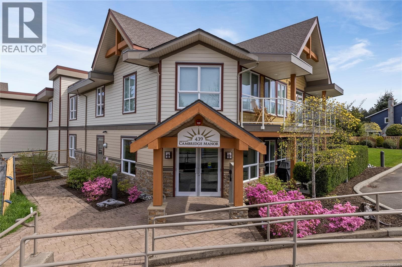 100 439 College Rd in 