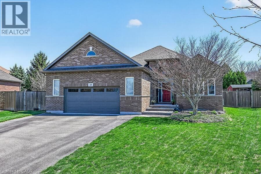 19 LAMPMAN DRIVE, Cornerstone — photo 3