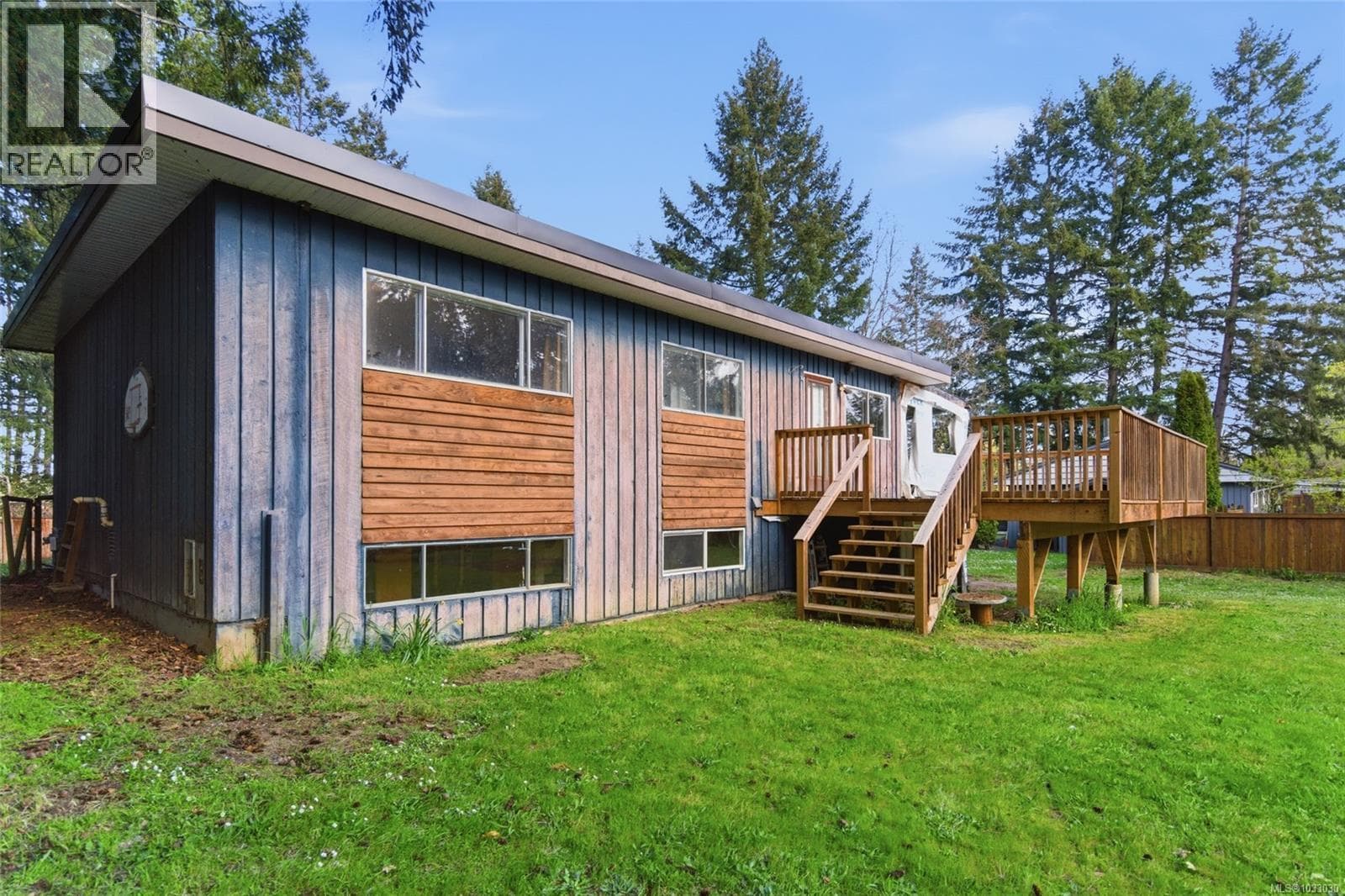 1747 Cedar Rd NE, Victoria