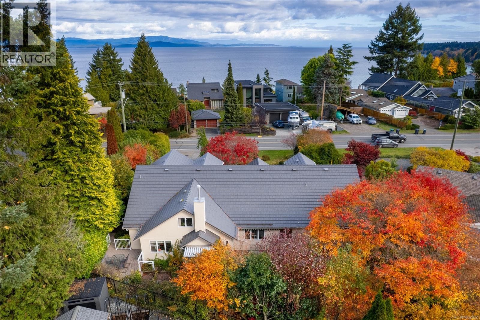 566 Crescent Rd W, Vancouver Island