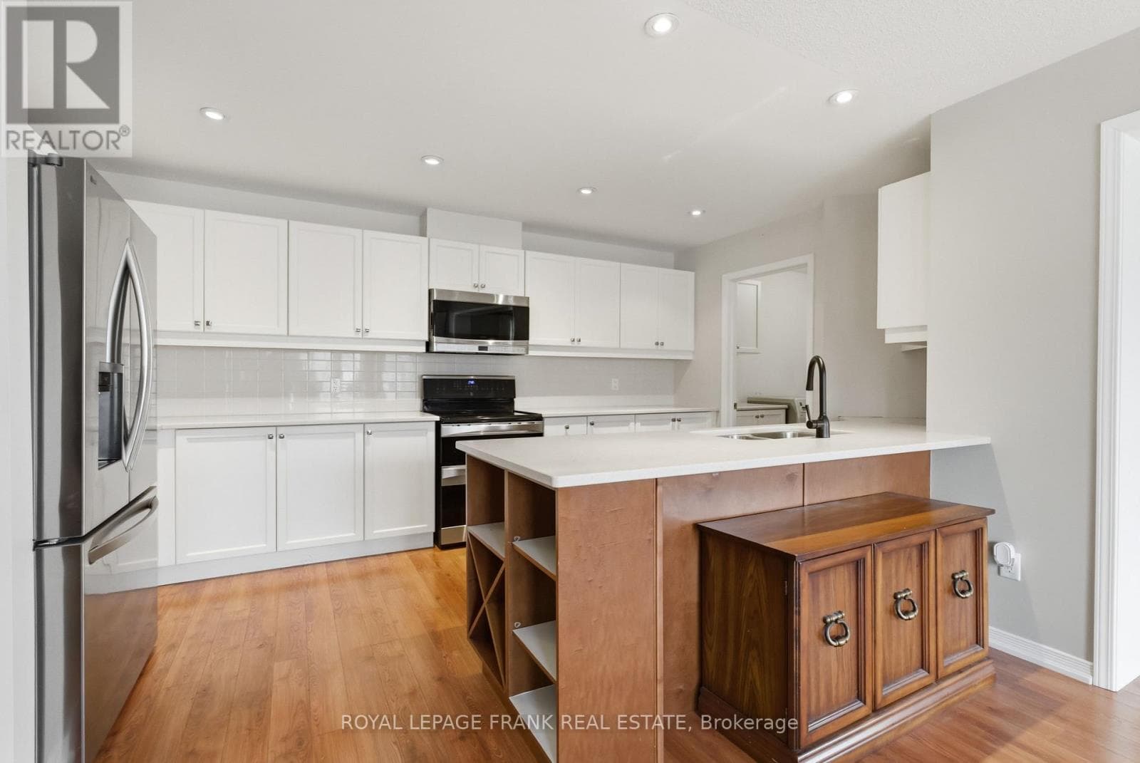 721 HENDERSON DRIVE, Central Lakes — photo 4