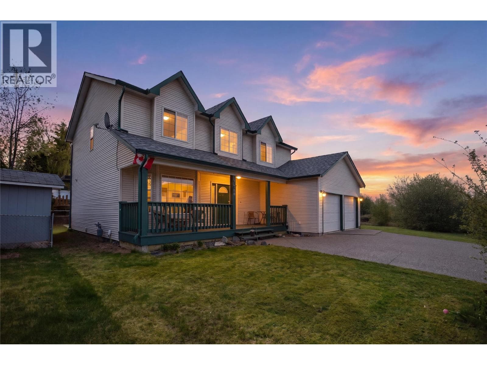 2890 SCOTT Place, Interior REALTORS® — photo 2