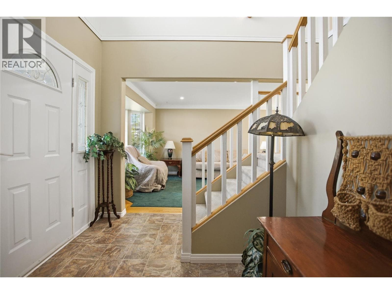 2890 SCOTT Place, Interior REALTORS® — photo 5