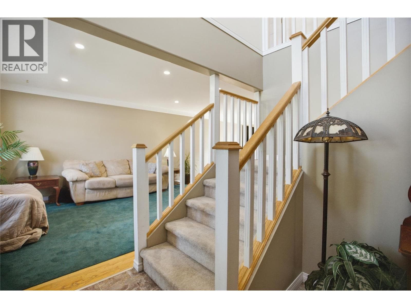2890 SCOTT Place, Interior REALTORS® — photo 4
