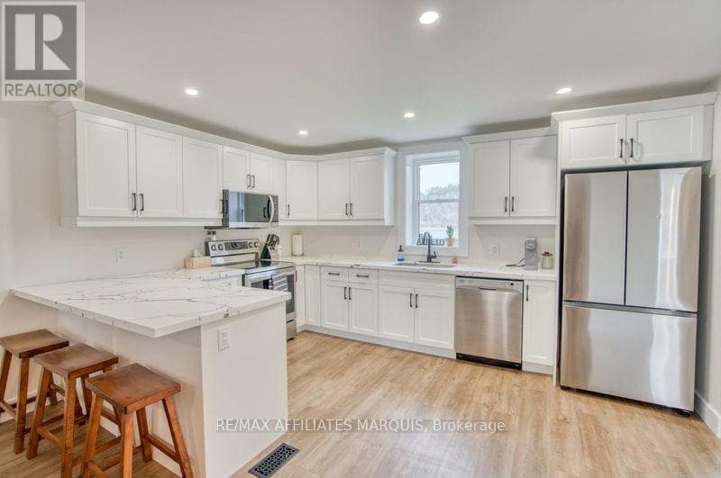 4 BEDFORD STREET E, Ottawa — photo 2