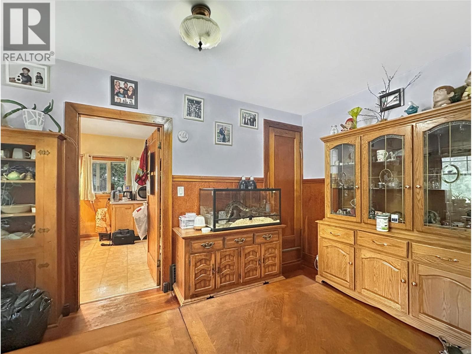 60 Angela Avenue, Interior REALTORS® — photo 5