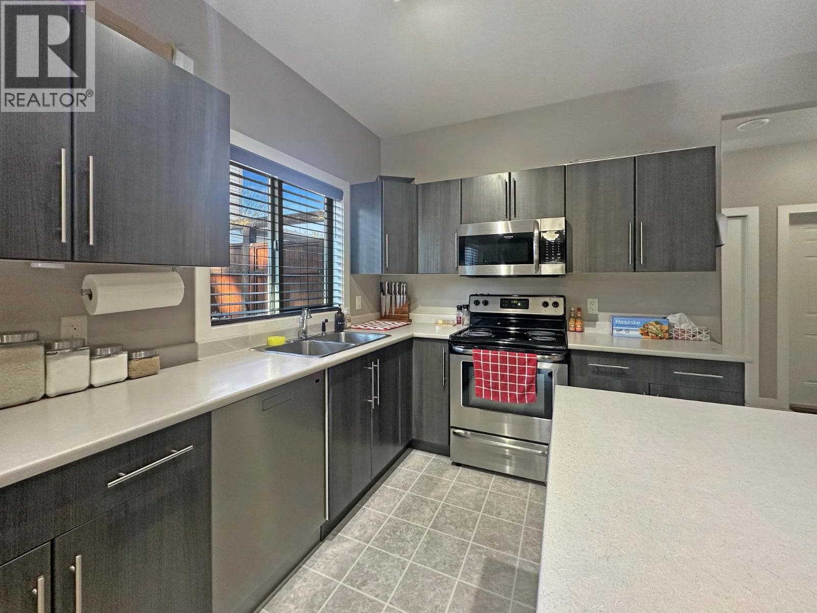 486 SIMILKAMEEN Avenue, Interior REALTORS® — photo 5