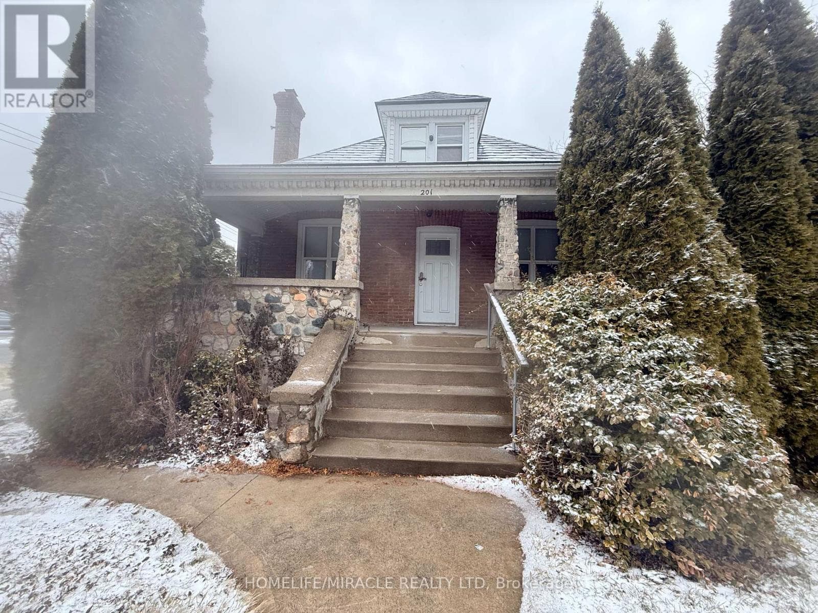 201 GRAND AVENUE West in 