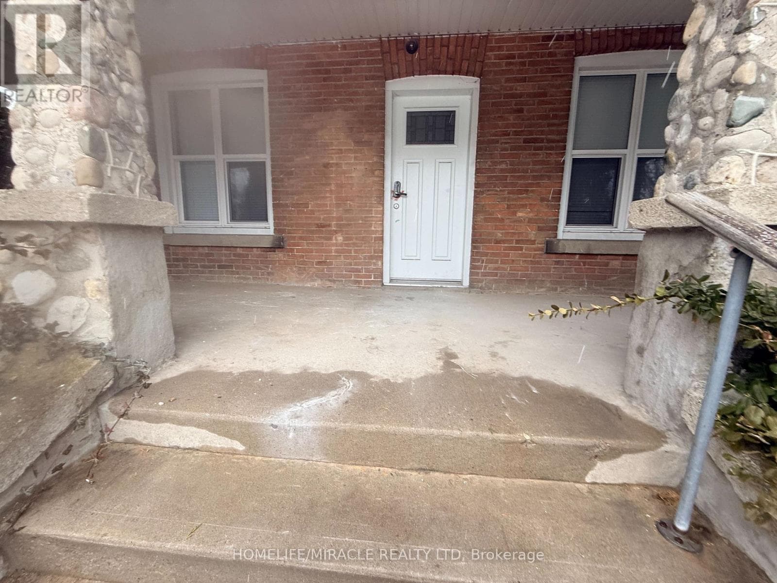201 GRAND AVENUE West, Toronto — photo 2