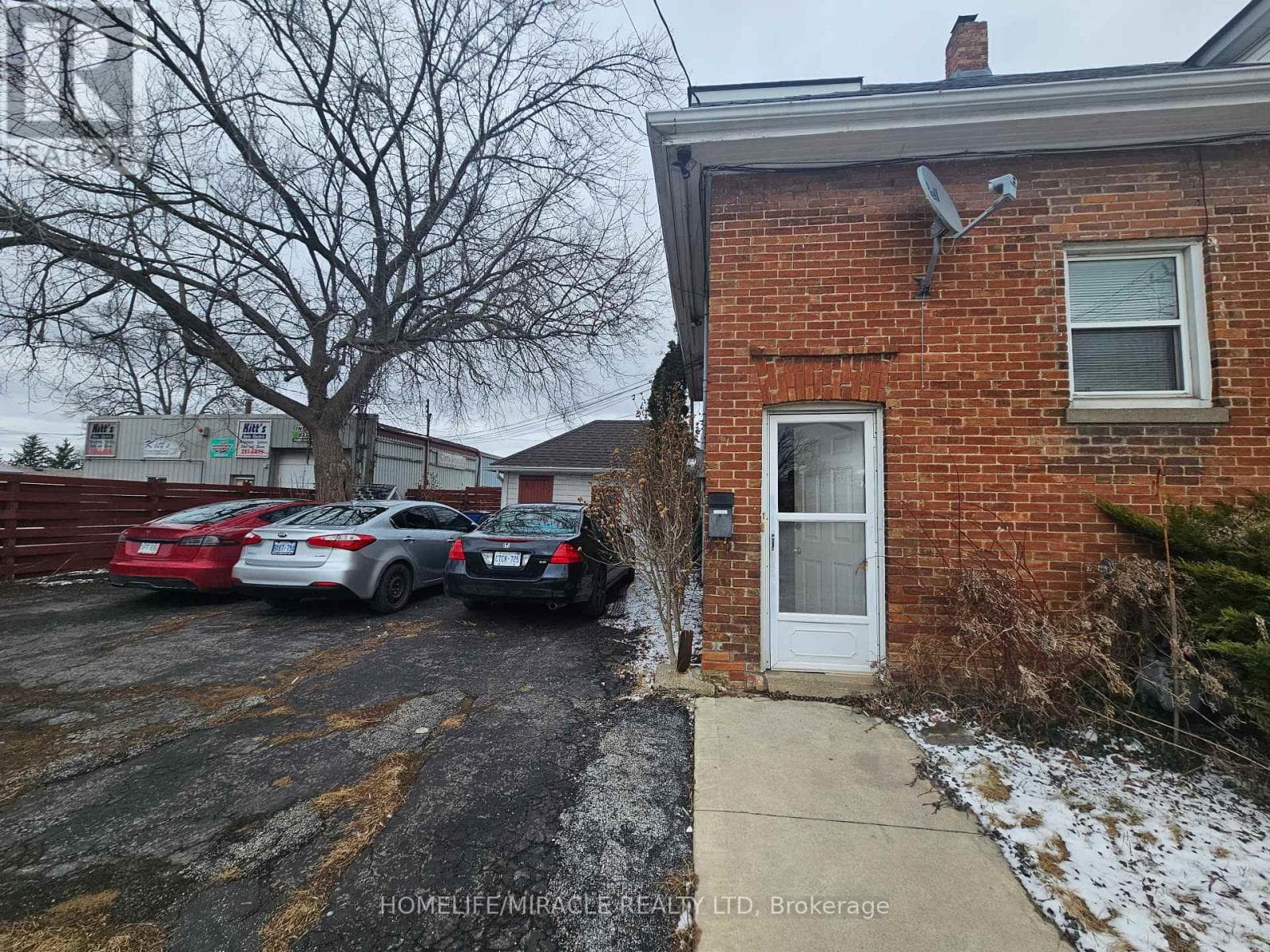 201 GRAND AVENUE West, Toronto — photo 3