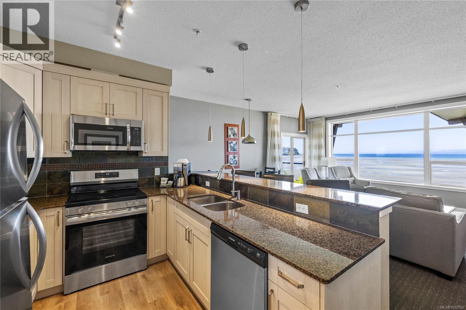 329/330C 181 Beachside Dr, Vancouver Island — photo 4