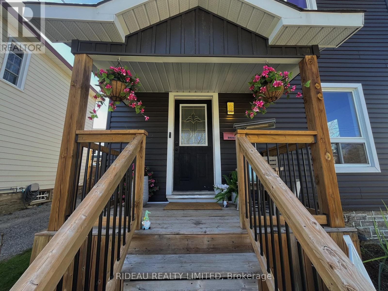 110 MAIN STREET E, Rideau St.Lawrence — photo 2
