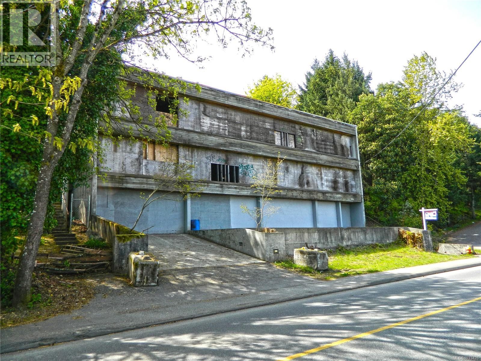 951 HALIBURTON STREET, Vancouver Island — photo 4
