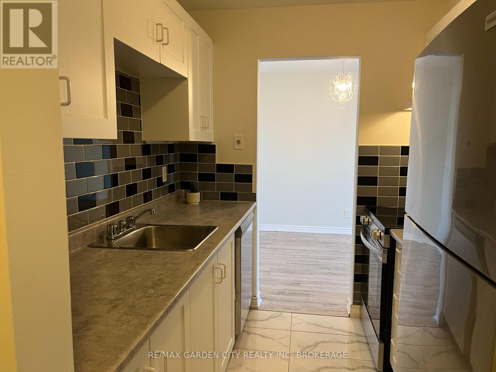 302 - 4692 CRYSLER AVENUE, Niagara — photo 5