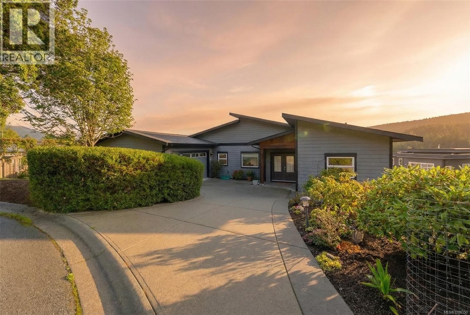 28 1060 SHORE PINE CLOSE in 