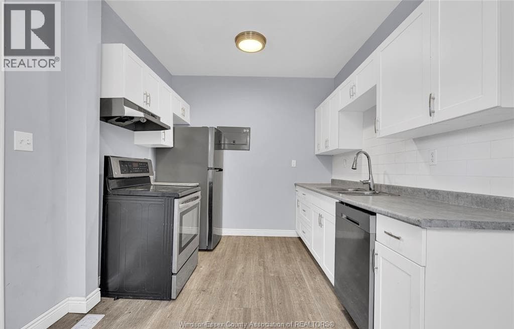 294 LOUIS AVENUE, Windsor — photo 4