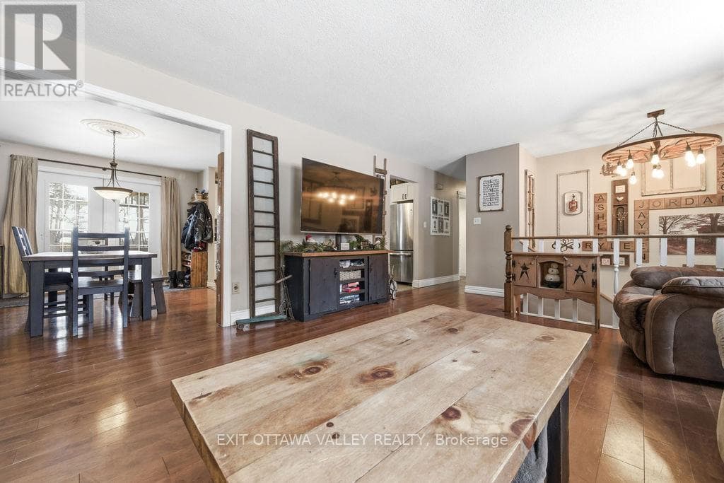 16 HERITAGE DRIVE, Renfrew County — photo 4