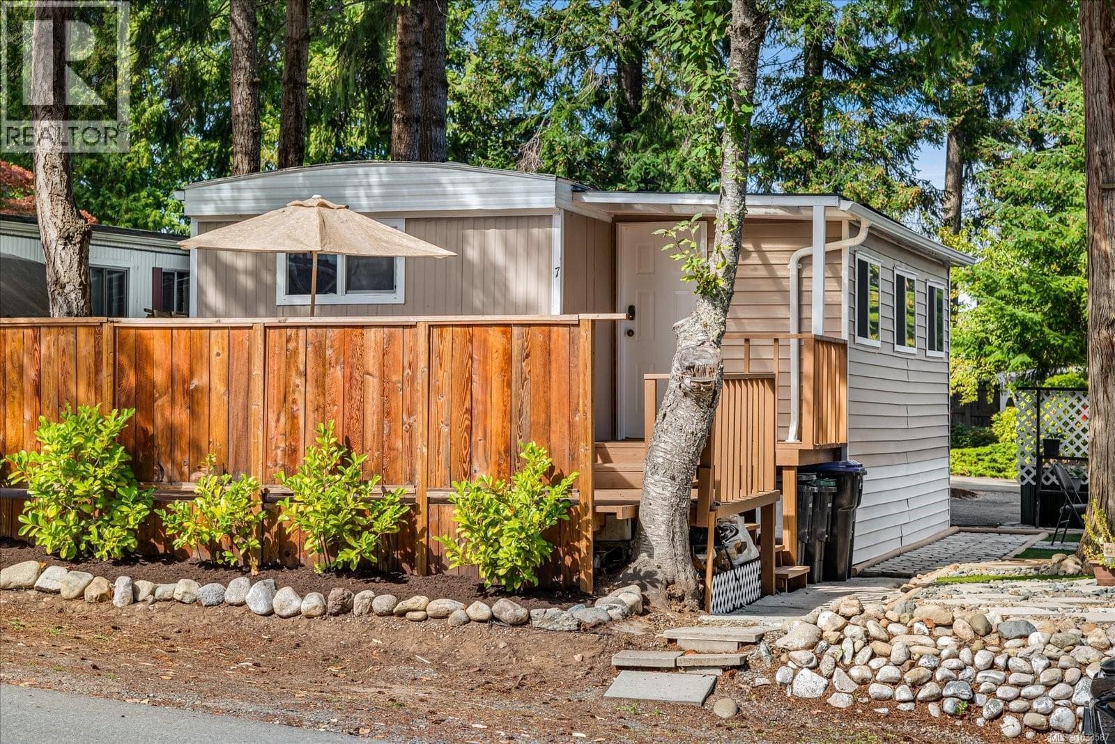 7 1247 ARBUTUS ROAD, Vancouver Island — photo 3