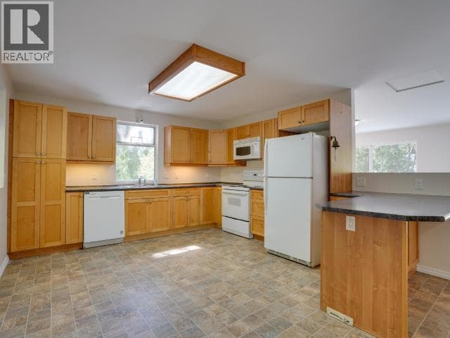 4070 HIGHWAY 101, Powell River — photo 5