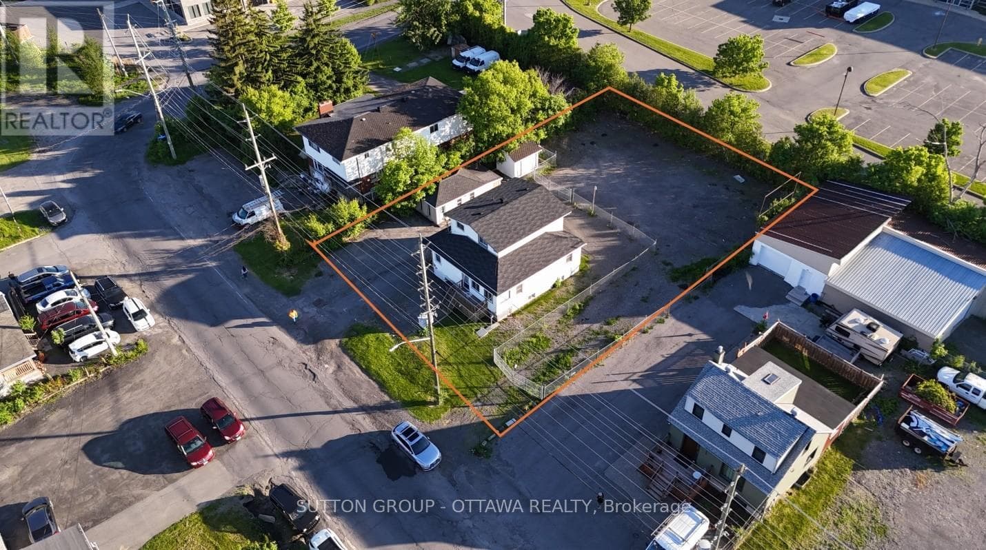 1368 LABRIE AVENUE in RIVERVIEW