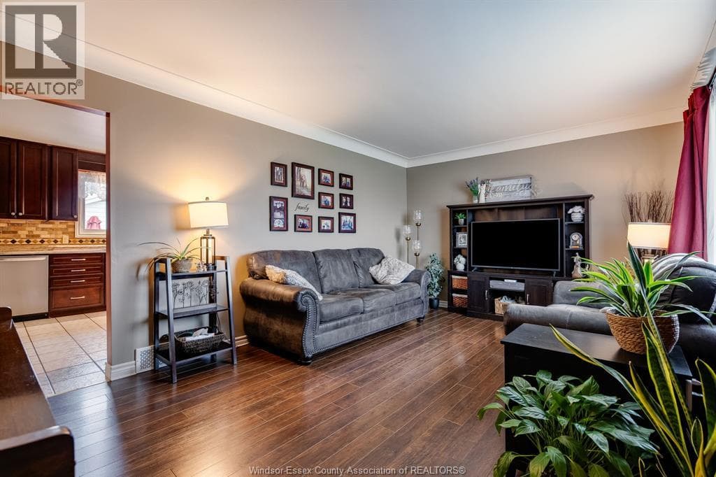 1654 Fairlea CRESCENT, Windsor — photo 2