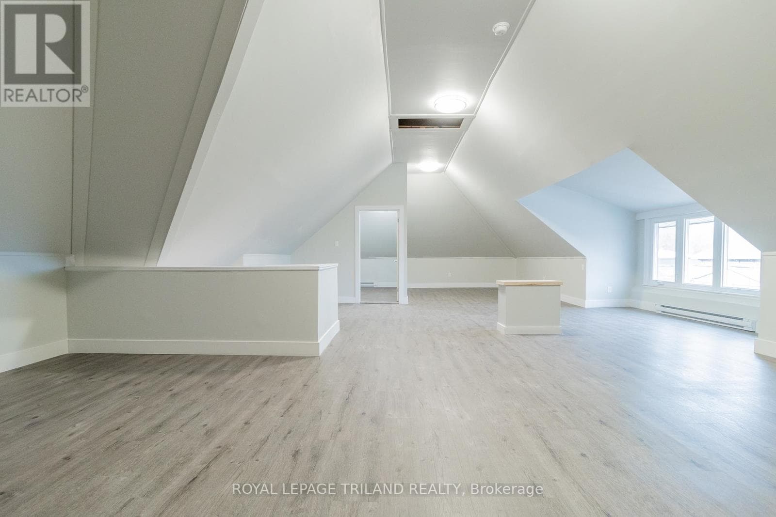 11 GOSHEN STREET SOUTH, London and St. Thomas — photo 2