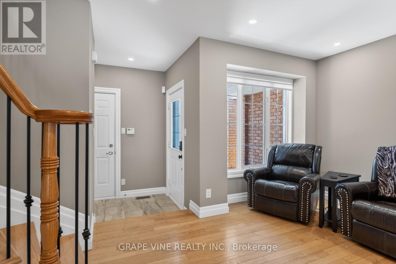 142 COLLEGE CIRCLE, Ottawa — photo 4