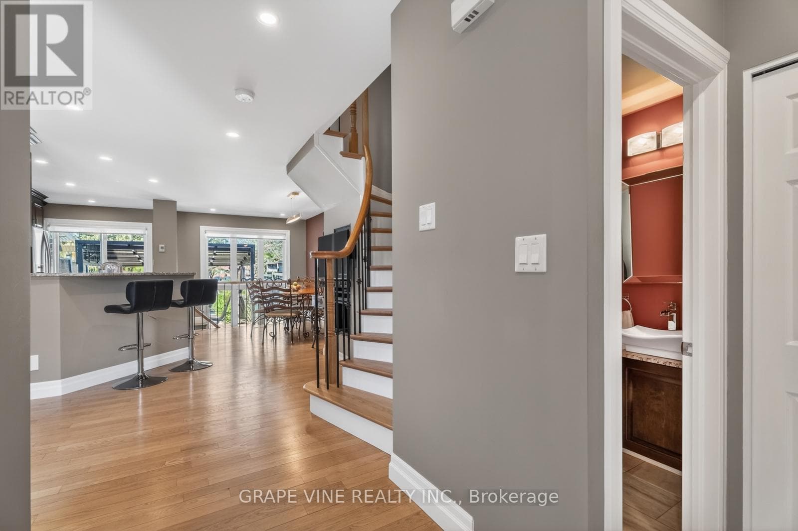 142 COLLEGE CIRCLE, Ottawa — photo 5