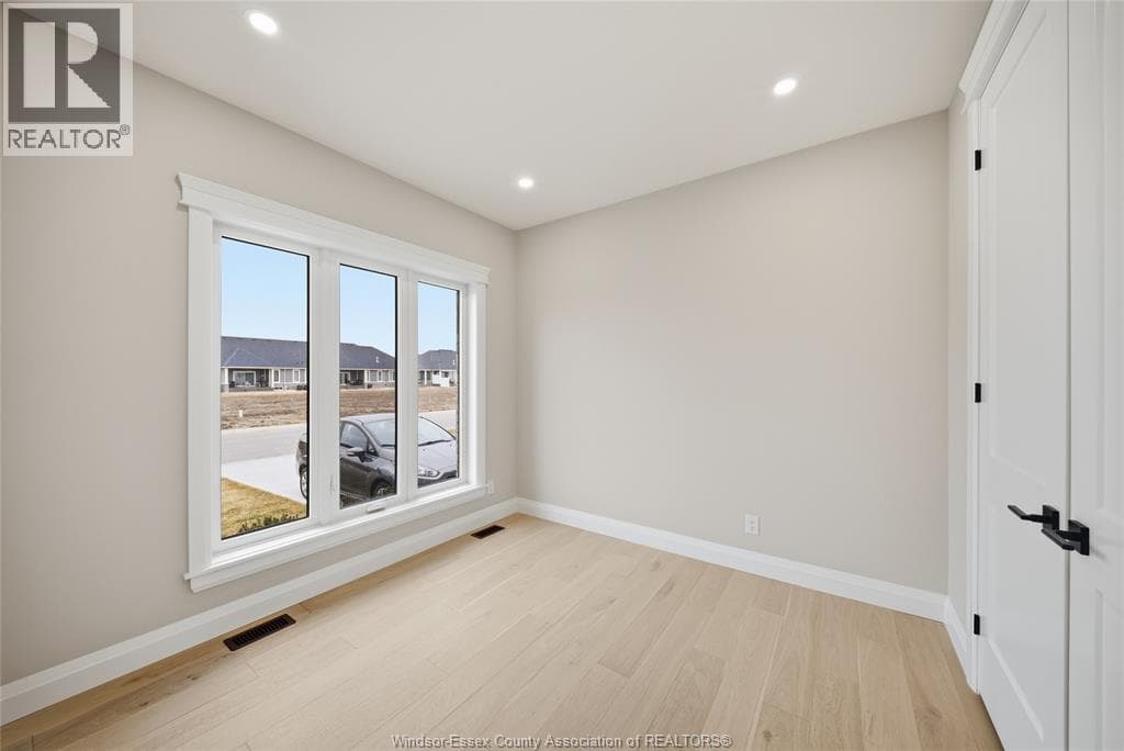 440 CASERTA CRESCENT, Windsor — photo 4