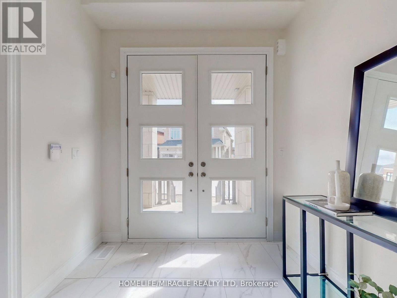 25 JOINER CIRCLE, Toronto — photo 2